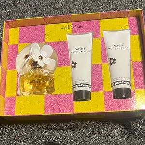 Marc Jacobs Daisy fragrance
Set
